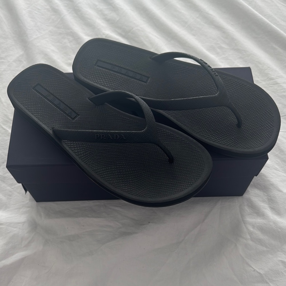 Prada Men's Black Flip Flops
100% Authentic 
Brand new